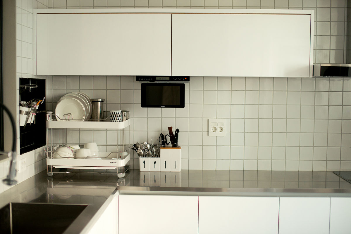 homify Modern kitchen