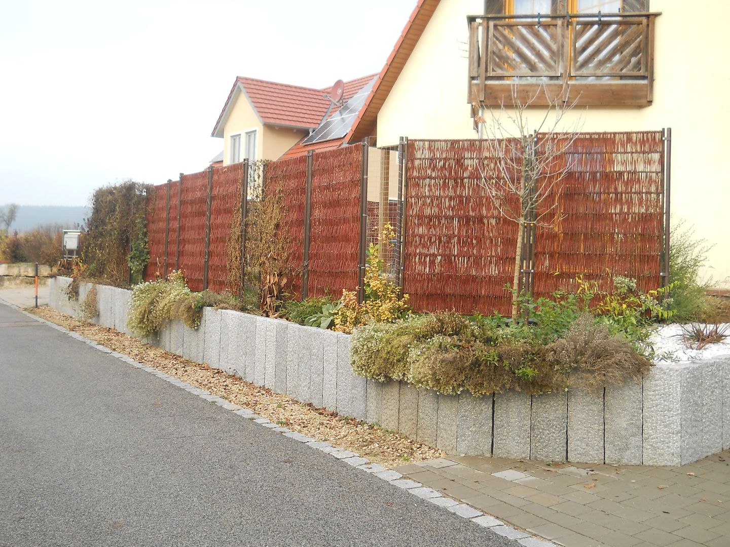 Holzbeläge, Sichtschutz, Zäune, Garten-Landschaftsbau Hierreth-Felser GmbH Garten-Landschaftsbau Hierreth-Felser GmbH Rustic style garden