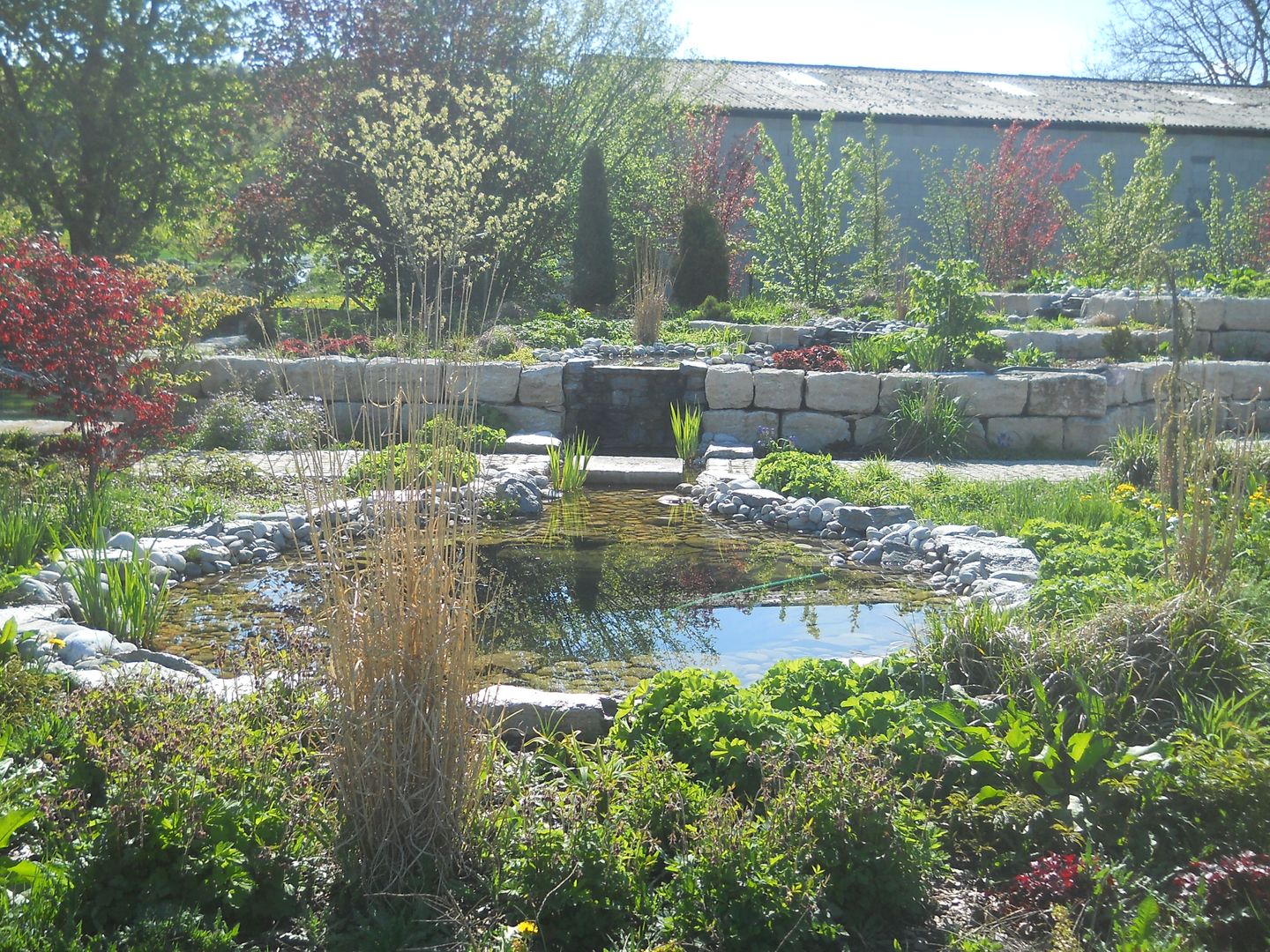 Quellsteine, Teiche Wasserbecken, Garten-Landschaftsbau Hierreth-Felser GmbH Garten-Landschaftsbau Hierreth-Felser GmbH Classic style garden