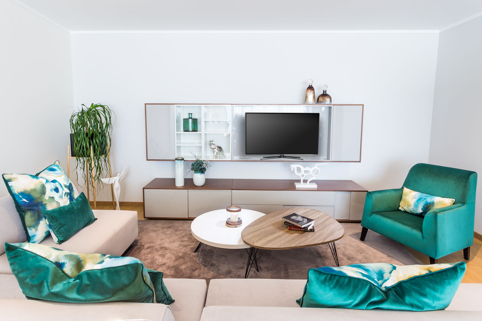 Apartamentos do Forum Barreiro, Glim - Design de Interiores Glim - Design de Interiores Modern Living Room TV stands & cabinets