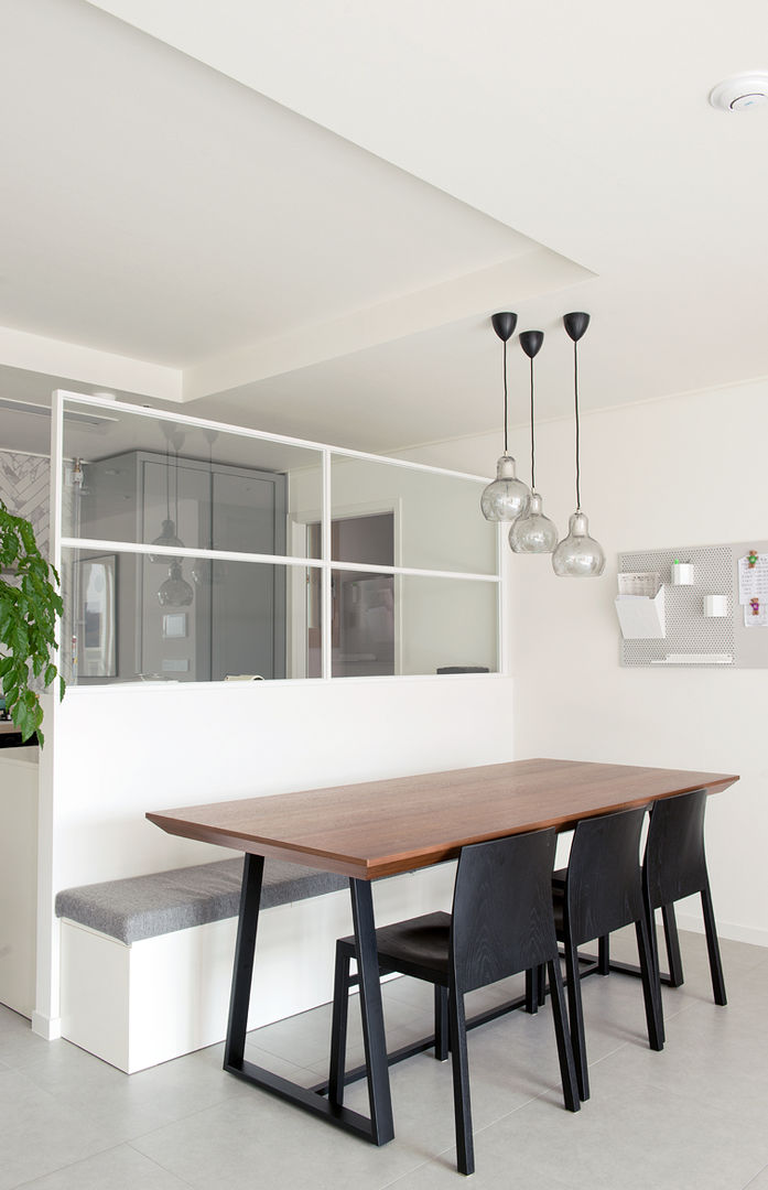 homify Modern dining room