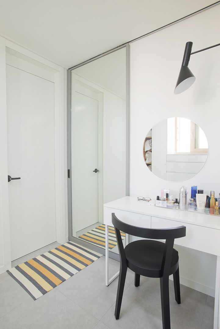 homify Modern style dressing rooms