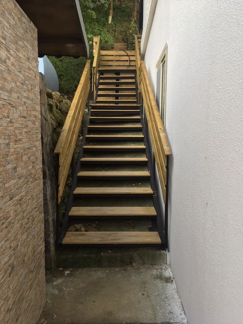 homify Pasillos, vestíbulos y escaleras rústicos Madera Acabado en madera