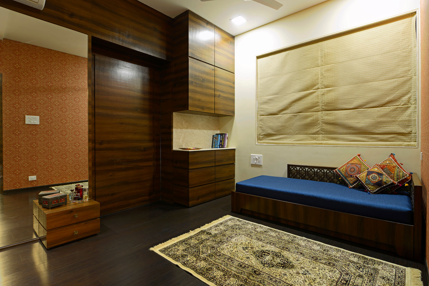 Matunga Apartment, Fourth Axis Designs Fourth Axis Designs Eklektik Yatak Odası