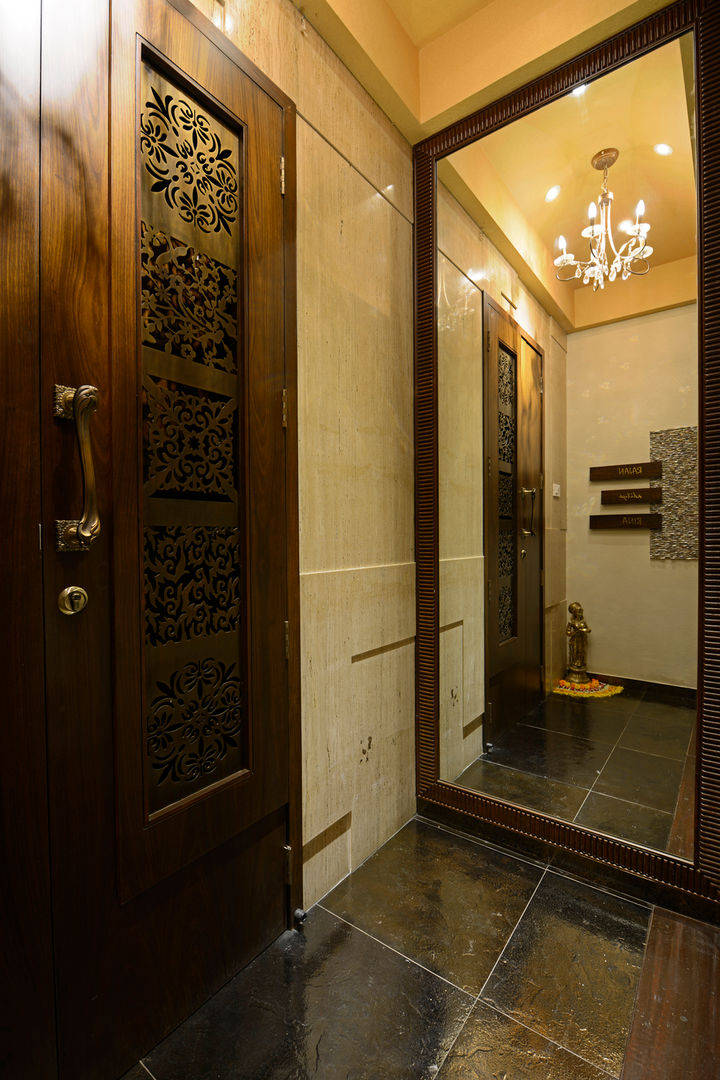 Matunga Apartment, Fourth Axis Designs Fourth Axis Designs Classic style corridor, hallway and stairs