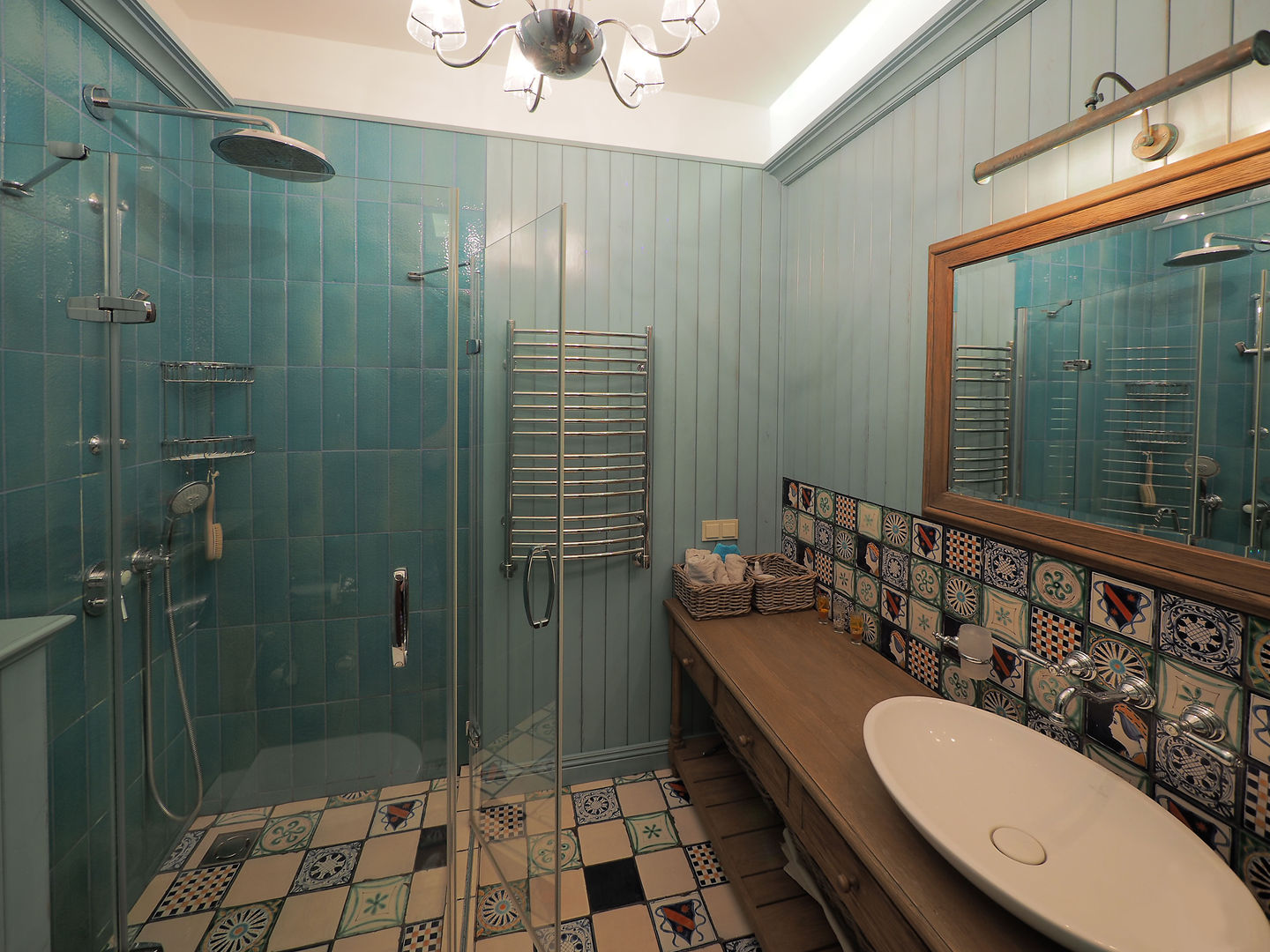 душевая ООО' А2про' Ванная комната в стиле кантри Дерево Эффект древесины душевая,ванна с деревом,клссический стиль,гостевой санузел