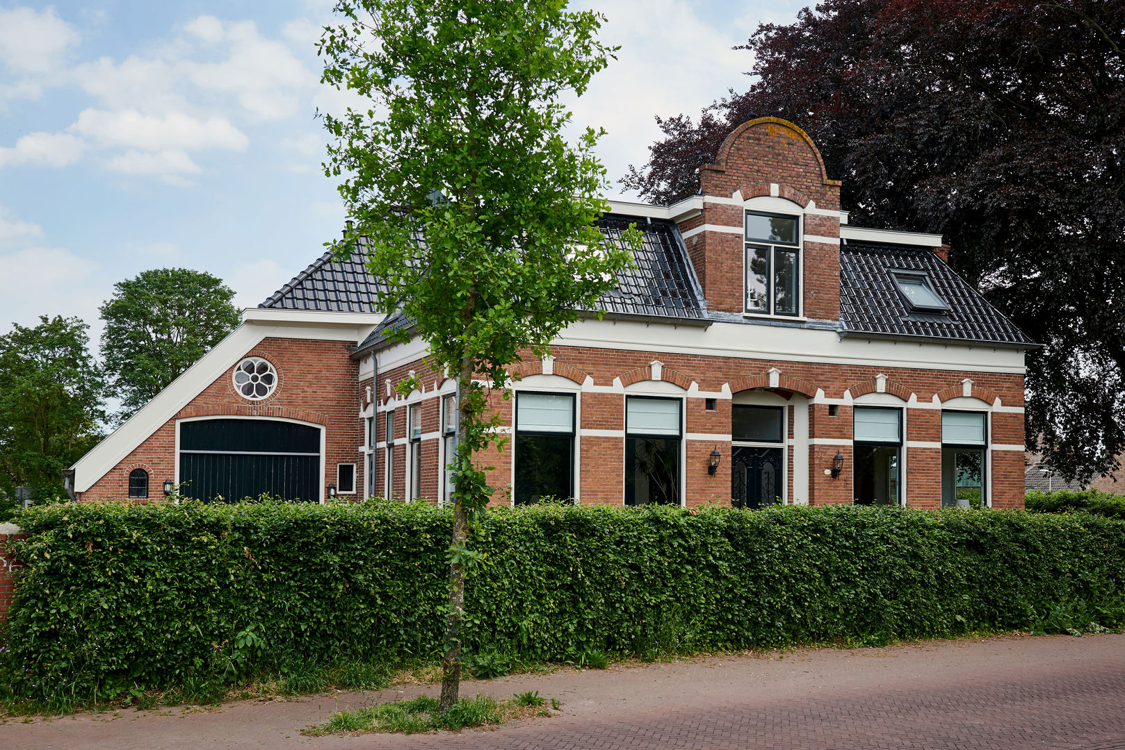 Woonboederij Onnen - Exterieur MINT Architecten Landelijke huizen Plant,Lucht,Wolk,Gebouw,Raam,Boom,huis,Steen,Gras,Armatuur