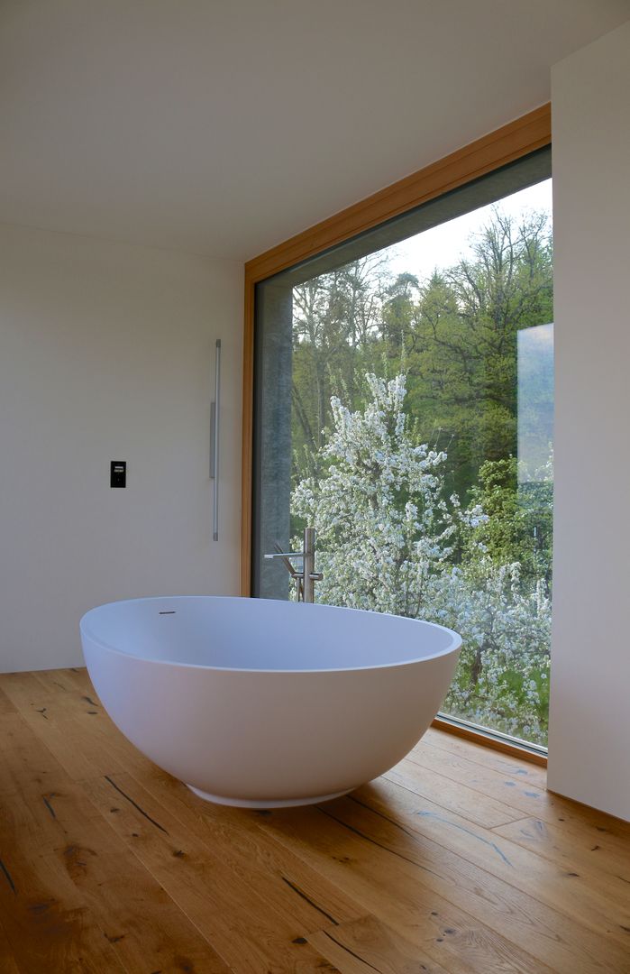 Waldburg, Studio Baumann Studio Baumann Minimalistische Badezimmer Holz Transparent