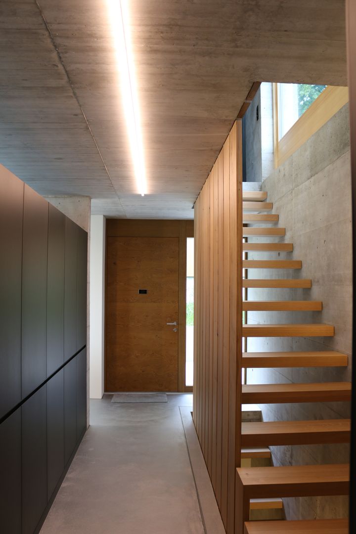 Waldburg, Studio Baumann Studio Baumann Pasillos, vestíbulos y escaleras de estilo minimalista Madera Acabado en madera