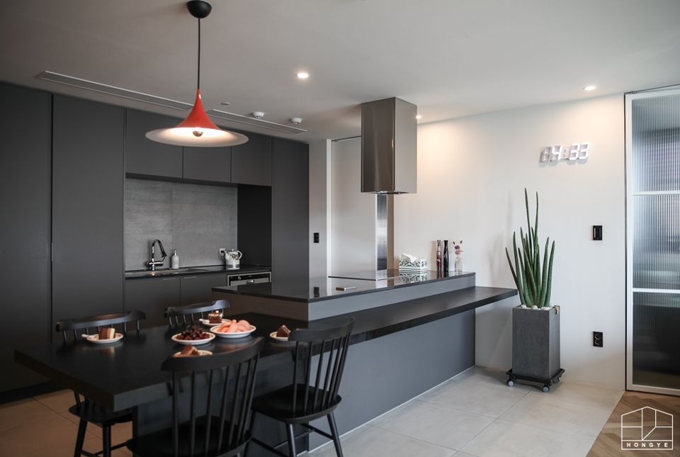 40평대 아파트 인테리어 모아보기, 홍예디자인 홍예디자인 Кухня в стиле модерн