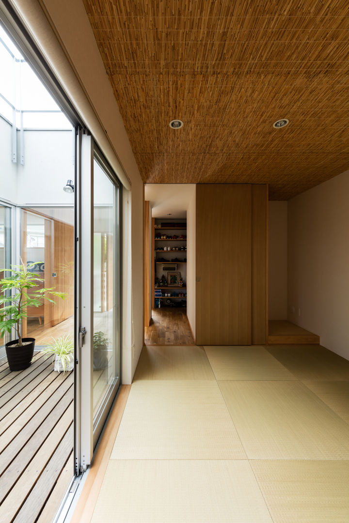 西田宮町の家, 藤森大作建築設計事務所 藤森大作建築設計事務所 Modern Media Room Wood Wood effect