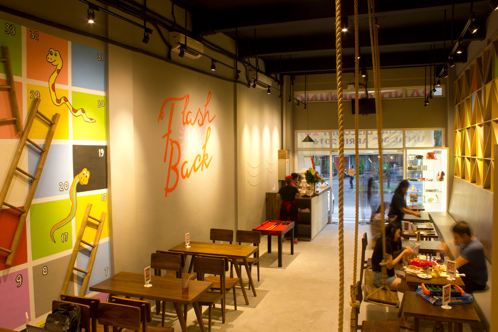 90's Flashback Cafe, TIES Design & Build TIES Design & Build พื้นที่เชิงพาณิชย์ คอนกรีต ร้านอาหาร