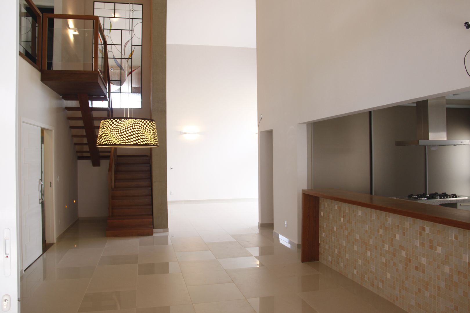 Projeto - Residencial, Fernanda Quelhas Arquitetura Fernanda Quelhas Arquitetura Modern corridor, hallway & stairs