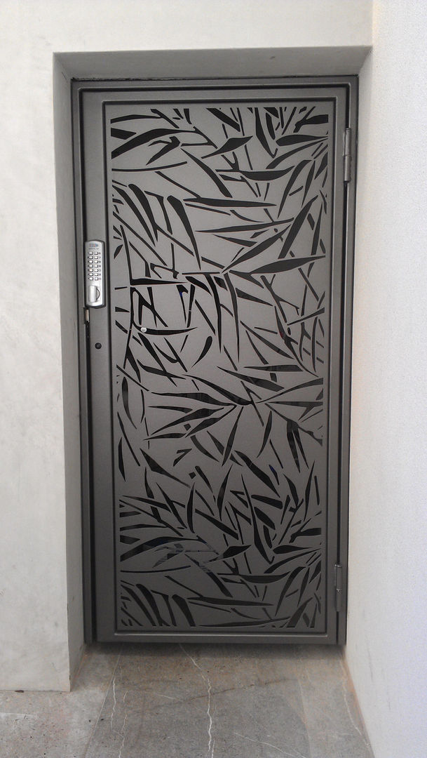 homify Minimalist style doors Iron/Steel Doors