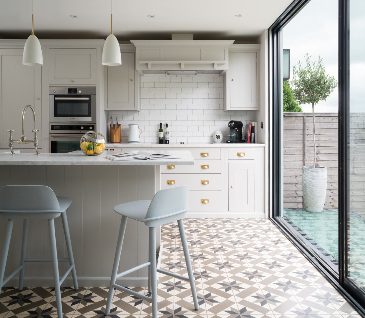 Swedish Elegance - Residential redecoration SWM Interiors & Sourcing Ltd Modern kitchen Tiles barstools,kitchen lighting,tile pattern,traditional kitchen