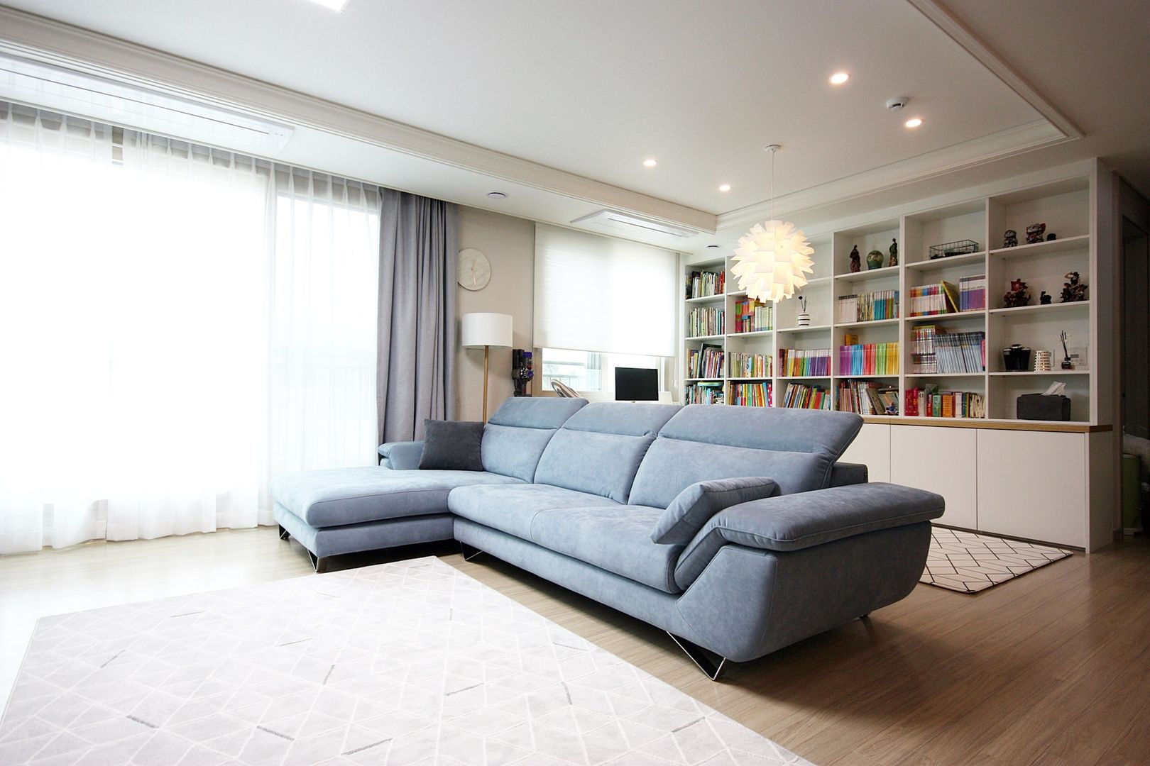 김포 32평 시공을 최소화한 새아파트 홈스타일링, homelatte homelatte Modern living room