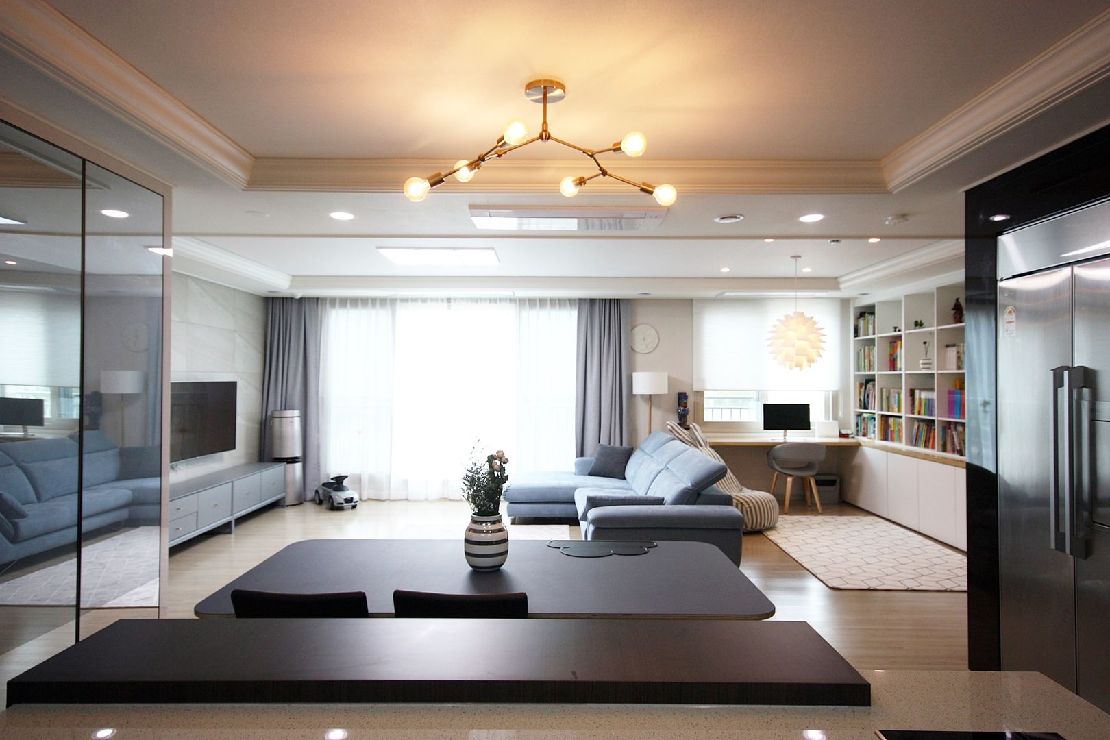 김포 32평 시공을 최소화한 새아파트 홈스타일링, homelatte homelatte Livings modernos: Ideas, imágenes y decoración