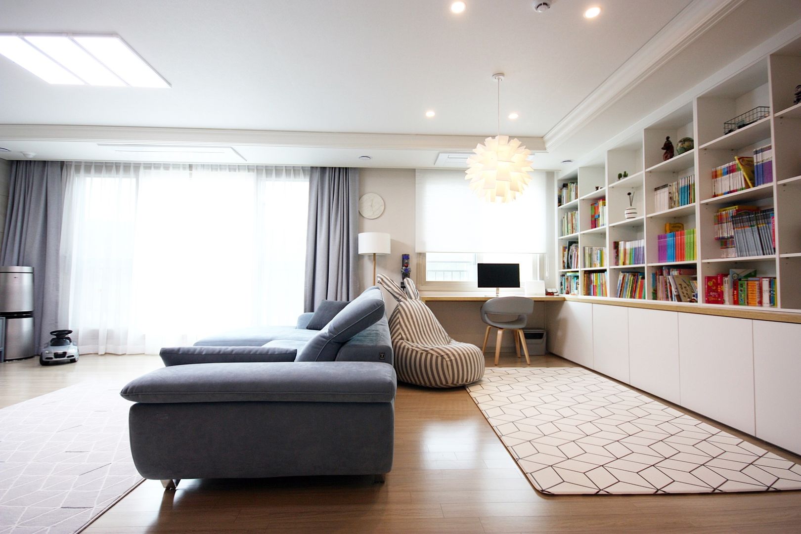 김포 32평 시공을 최소화한 새아파트 홈스타일링, homelatte homelatte Salas de estar modernas