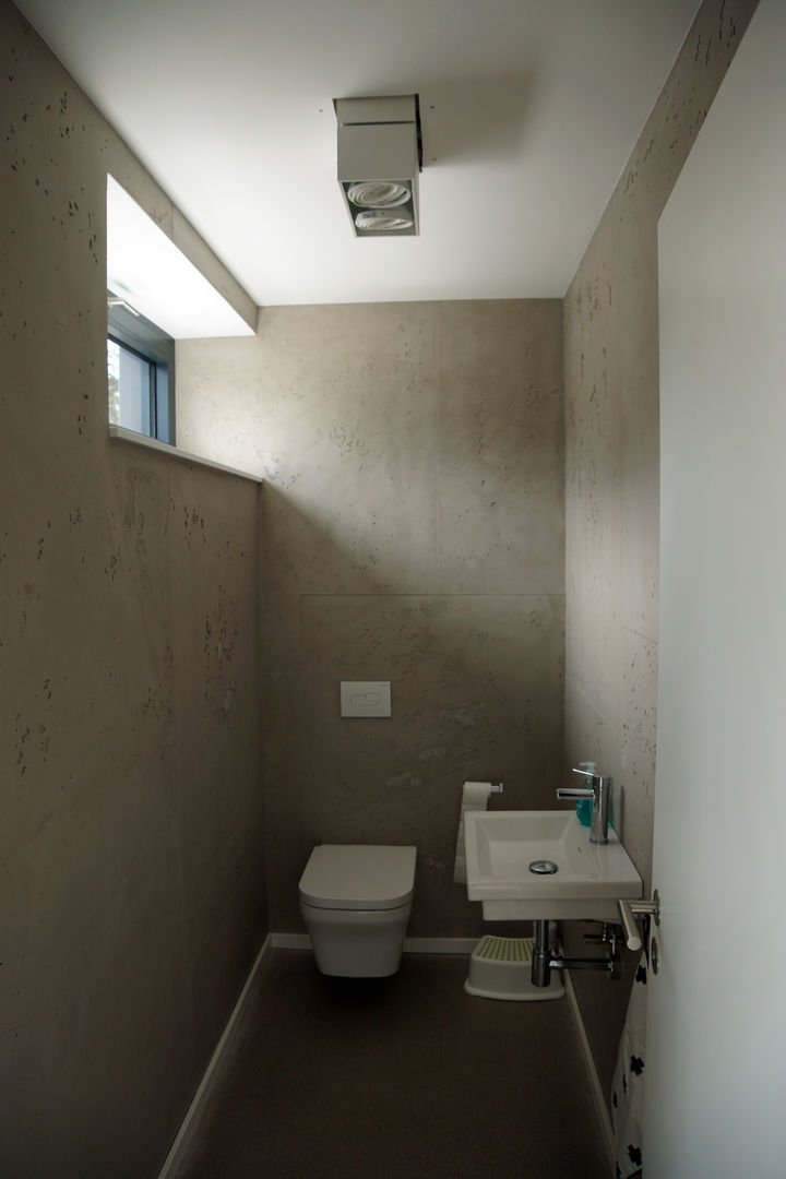 Ein Einfamilienhaus in Erfurt wird umgebaut und modernisiert, PlanKopf Architektur PlanKopf Architektur Modern Banyo Beton