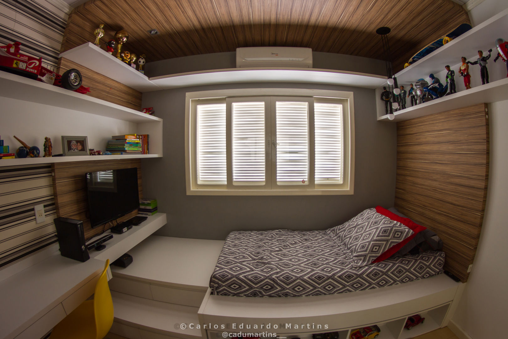 Dormitório de Adolescente , Cadu Martins Arquiteto e Urbanista Cadu Martins Arquiteto e Urbanista Teen bedroom Engineered Wood Transparent