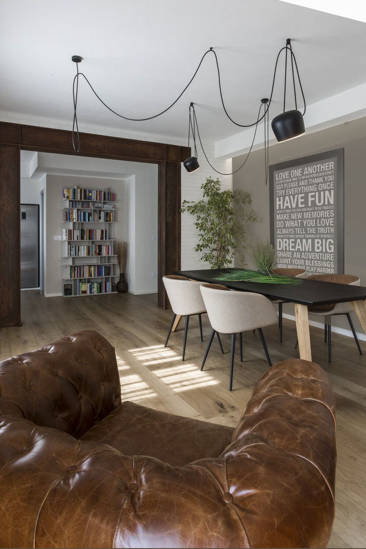 homify Comedores de estilo industrial Madera Acabado en madera