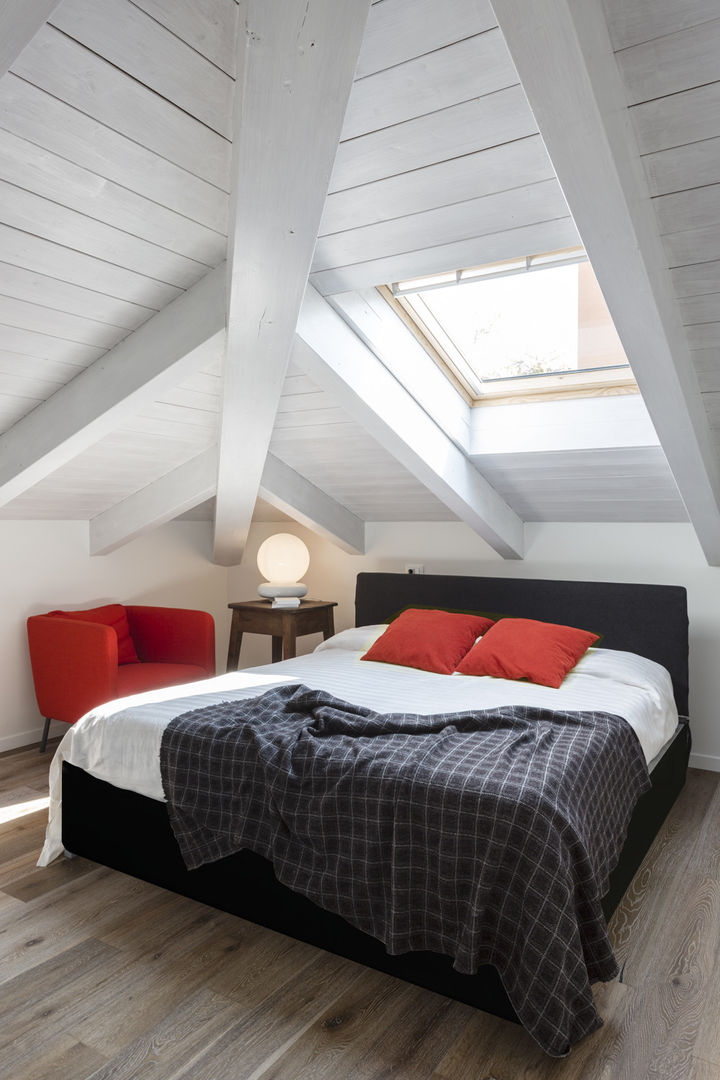 MANSARDA&TERRAZZO, Viú Architettura Viú Architettura Modern style bedroom Wood Wood effect