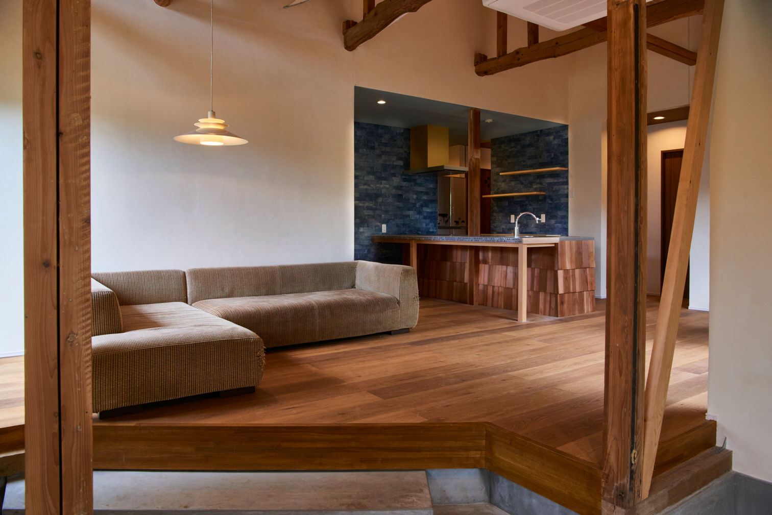 Ichinomiya_house, tai_tai STUDIO tai_tai STUDIO Rustic style living room Wood Wood effect