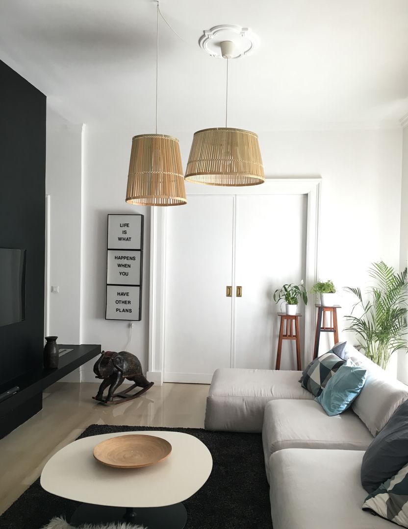Appartamento romano in bianco e nero, Home Lifting Home Lifting Soggiorno minimalista Divani & Poltrone