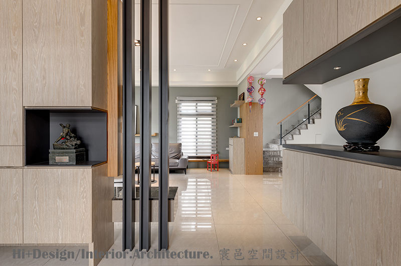 宜蘭市筊白一路別墅案, Hi+Design/Interior.Architecture. 寰邑空間設計 Hi+Design/Interior.Architecture. 寰邑空間設計 Nowoczesny korytarz, przedpokój i schody