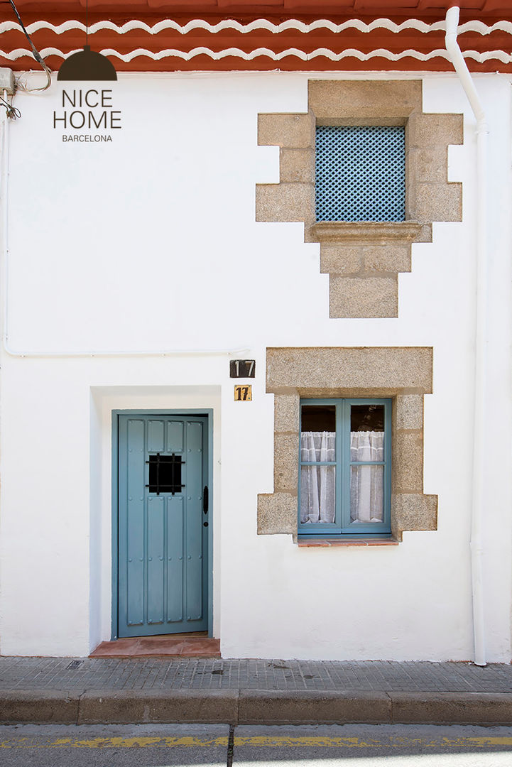 Una vieja casa de 1 siglo se convirtió en un hogar de 2 pisos con un jardín de 100 m2, Nice home barcelona Nice home barcelona Casas mediterrânicas