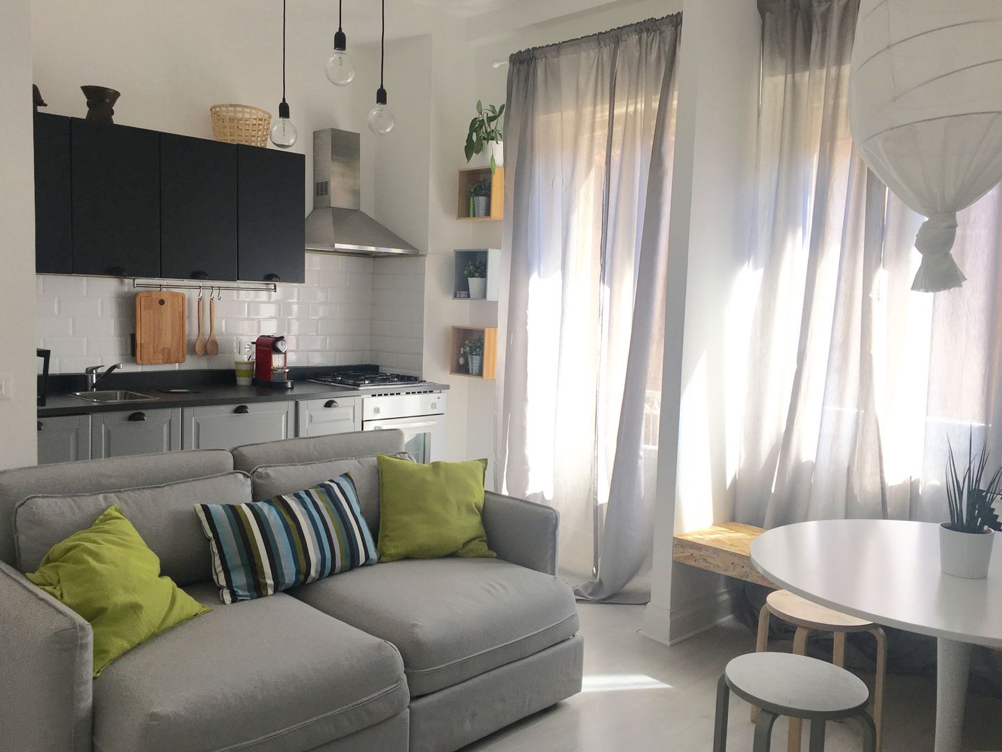 Mini appartamento in grigio, Home Lifting Home Lifting İskandinav Oturma Odası