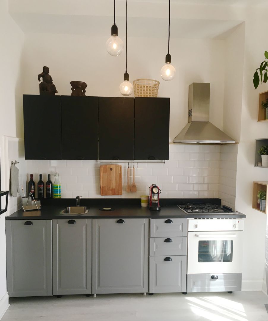 Mini appartamento in grigio, Home Lifting Home Lifting مطبخ