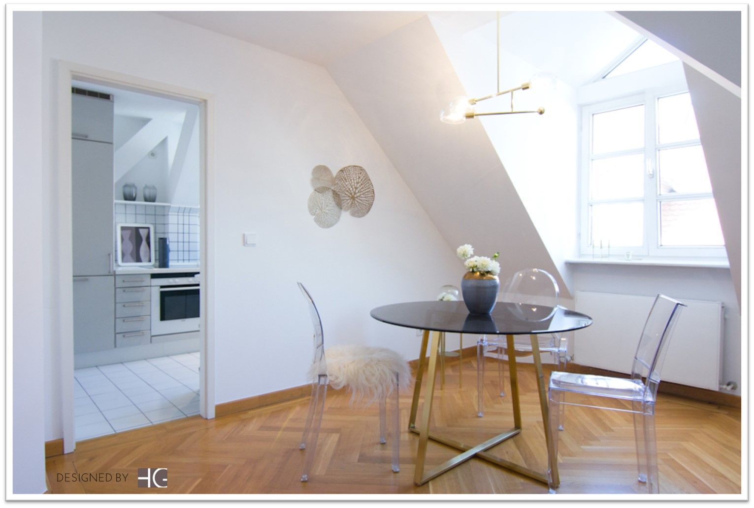 Münchner City Loft unter dem Dach mit grandioser Aussicht , Münchner home staging AGENTUR GESCHKA Münchner home staging AGENTUR GESCHKA Classic style dining room