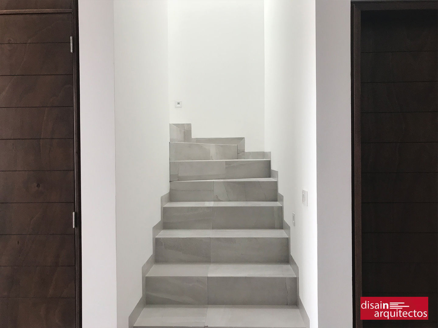 homify Modern corridor, hallway & stairs Wood Wood effect