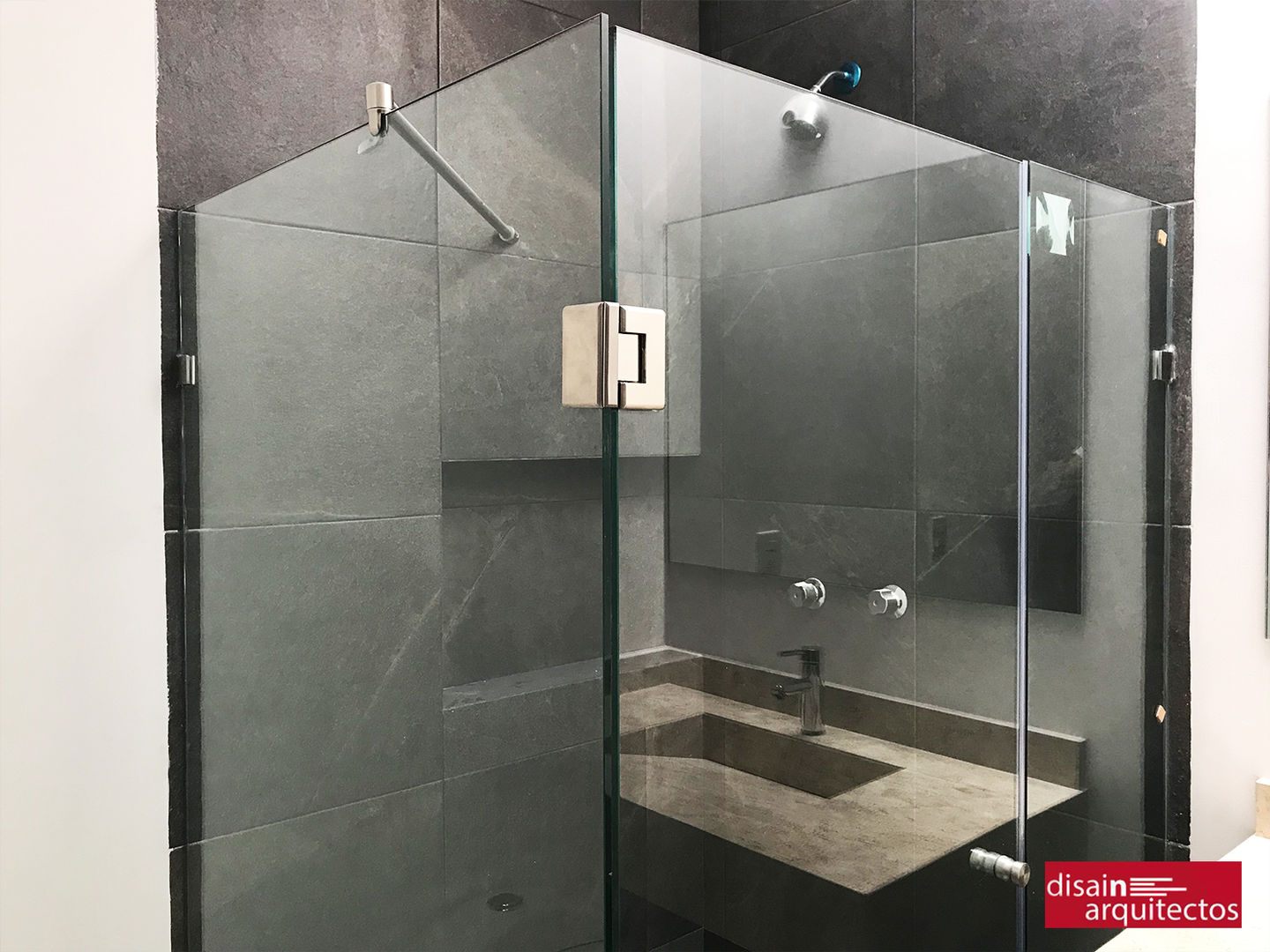 homify Modern style bathrooms Glass