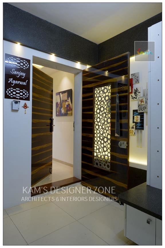 Flat interior design of Mr. Sanjay Agarwal, KAMS DESIGNER ZONE KAMS DESIGNER ZONE Nowoczesny korytarz, przedpokój i schody