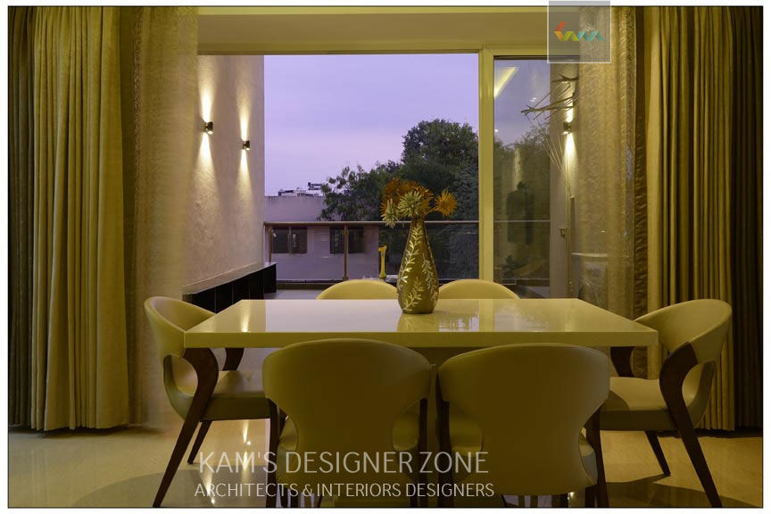 Flat interior design of Mr. Sanjay Agarwal, KAMS DESIGNER ZONE KAMS DESIGNER ZONE Comedores de estilo clásico