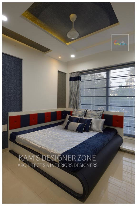 Flat interior design of Mr. Sanjay Agarwal, KAMS DESIGNER ZONE KAMS DESIGNER ZONE Camera da letto in stile classico