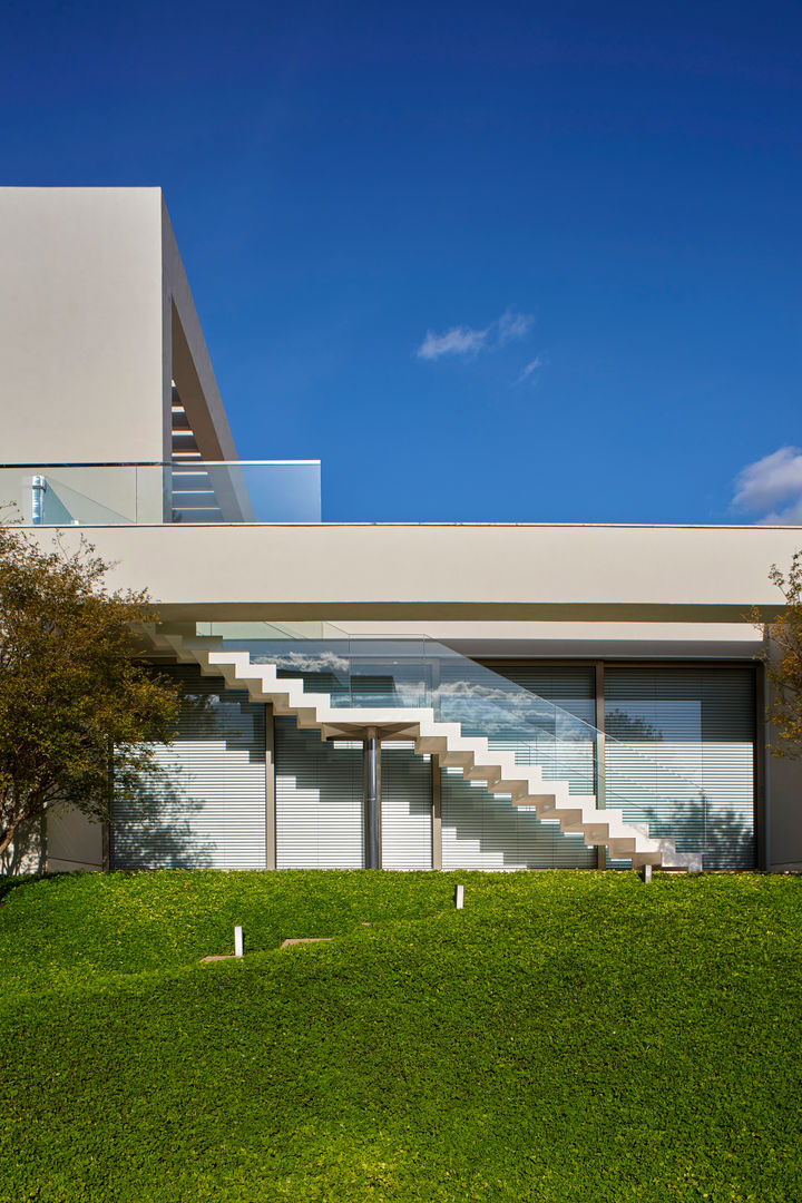 Casa em Nova Lima-MG, Lanza Arquitetos Lanza Arquitetos Casas modernas Concreto