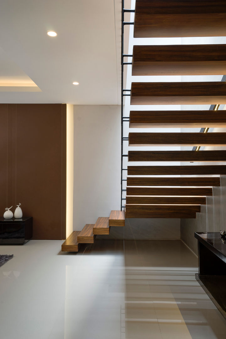 'S' house, Simple Projects Architecture Simple Projects Architecture Tropical style corridor, hallway & stairs Plywood