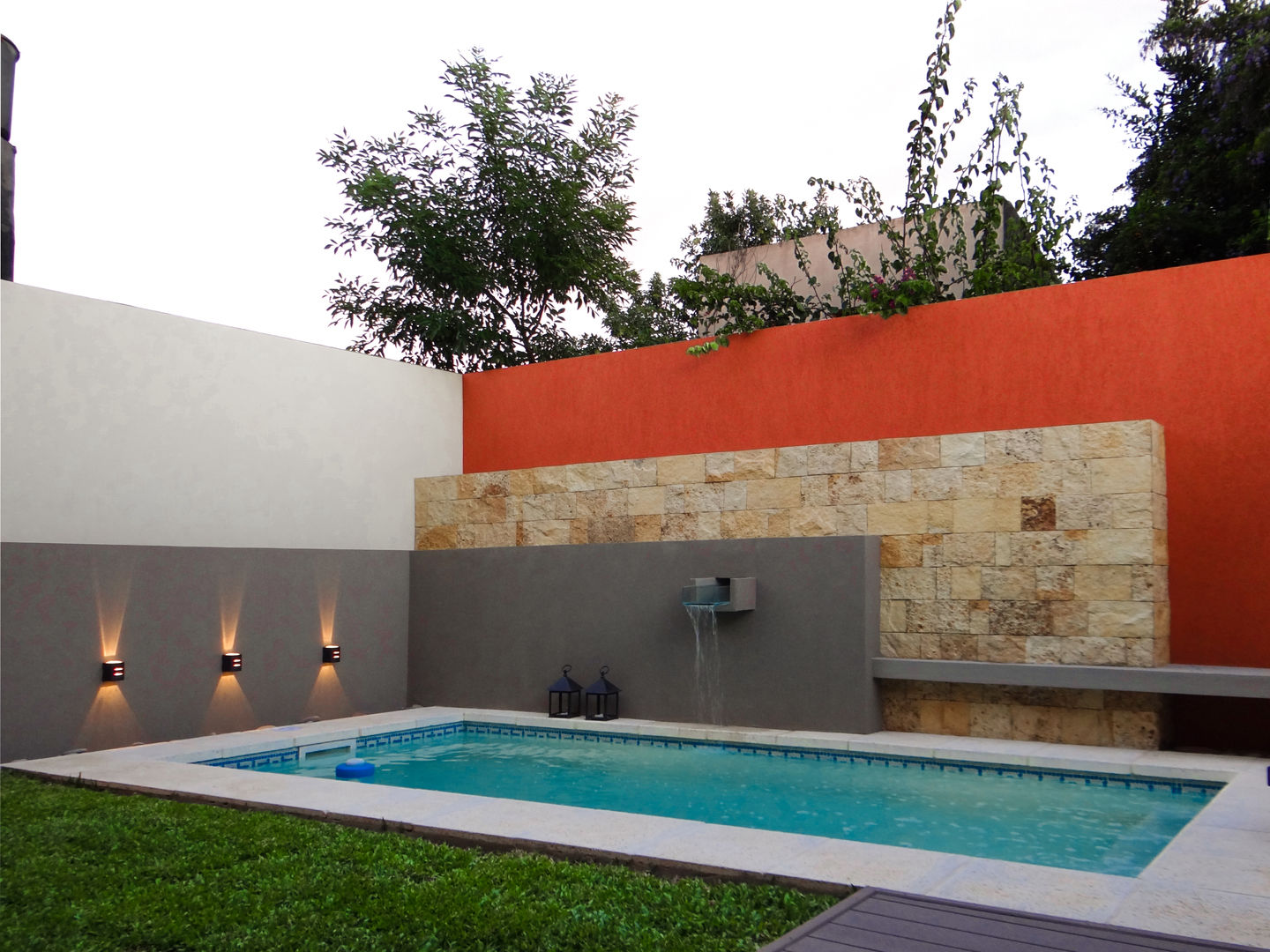 homify Modern pool