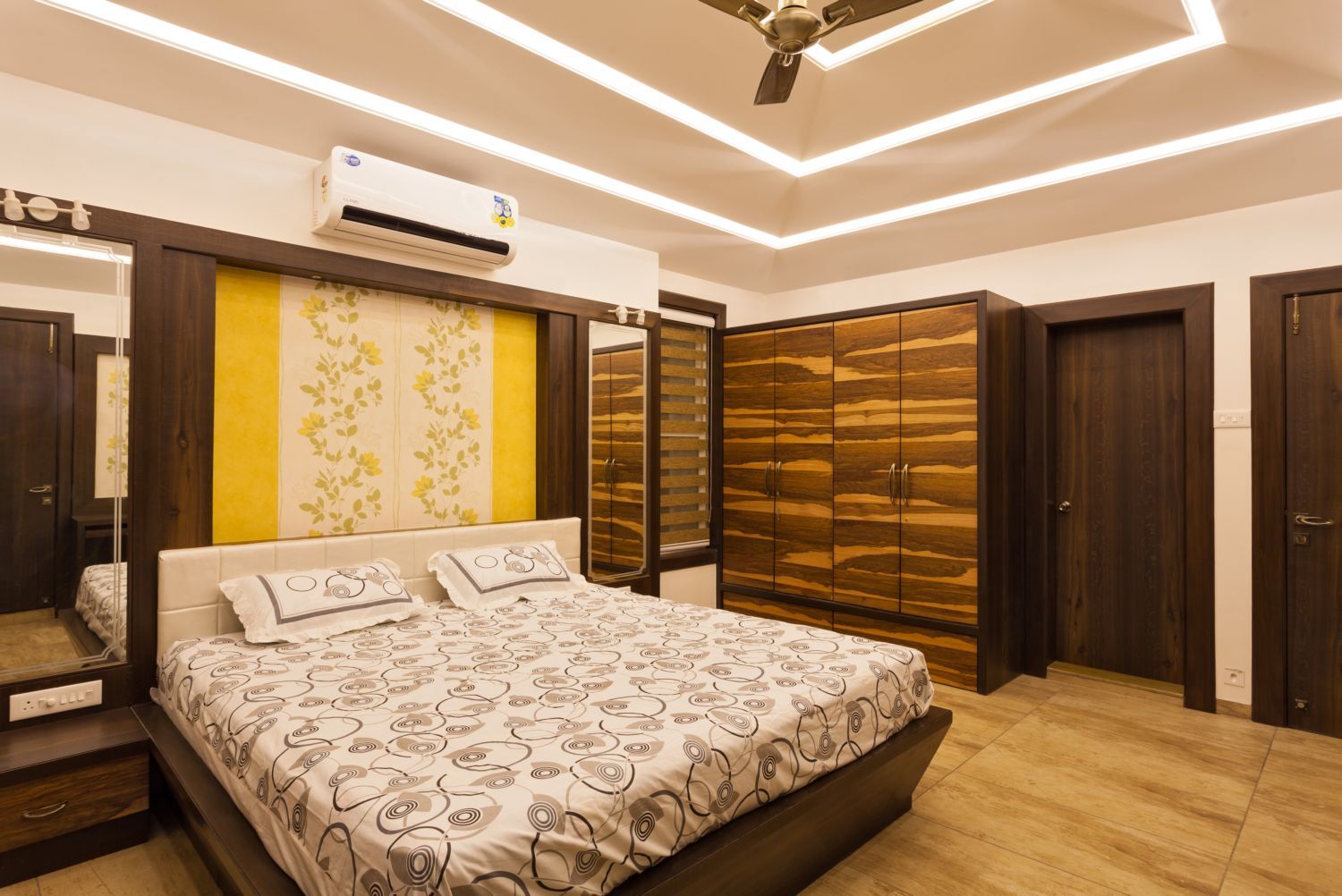 homify Asian style bedroom Wardrobes & closets