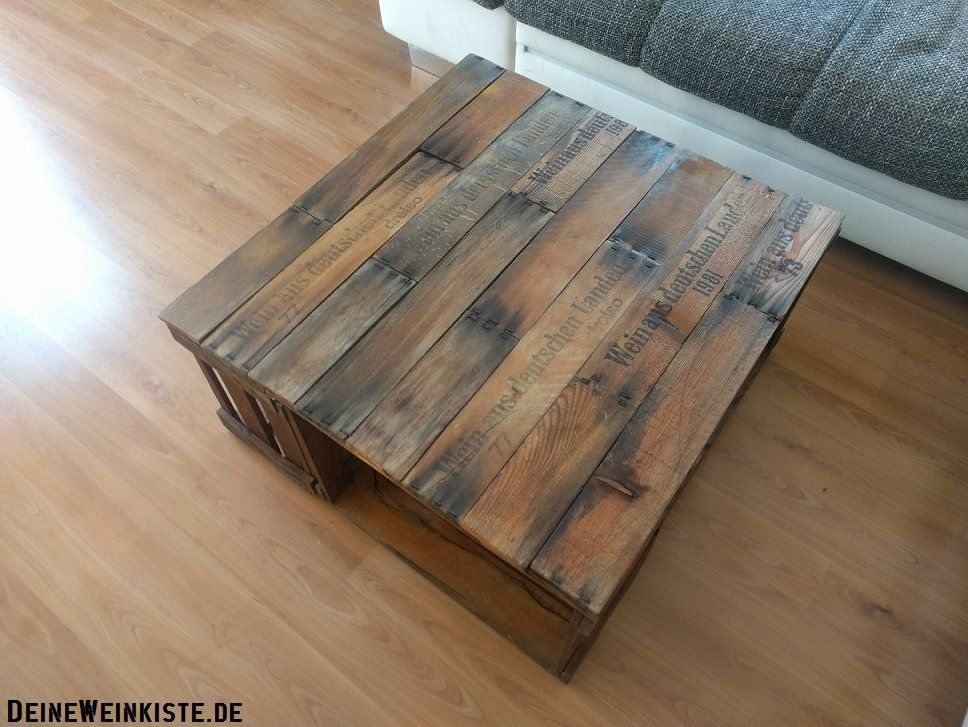 homify Phòng khách phong cách tối giản Gỗ Wood effect Side tables & trays