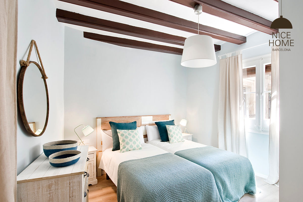 Proyecto Ramblas, Nice home barcelona Nice home barcelona 地中海スタイルの 寝室