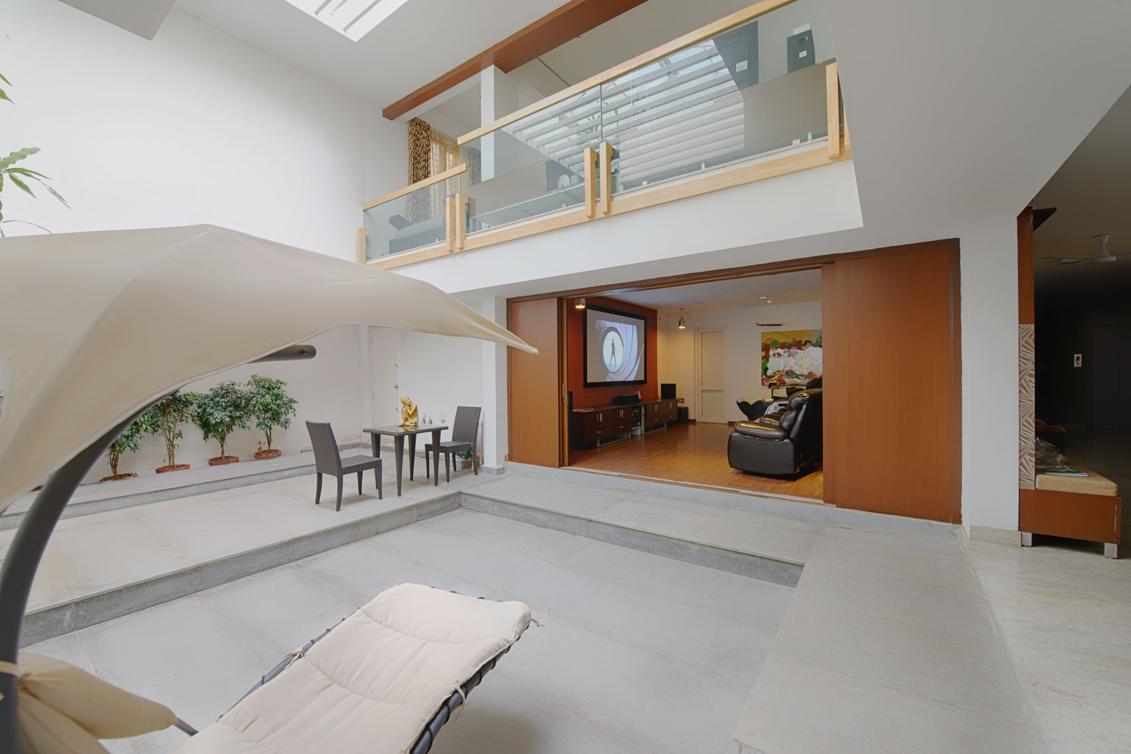 Mobius Home, Architecture Continuous Architecture Continuous Ruang Keluarga Modern
