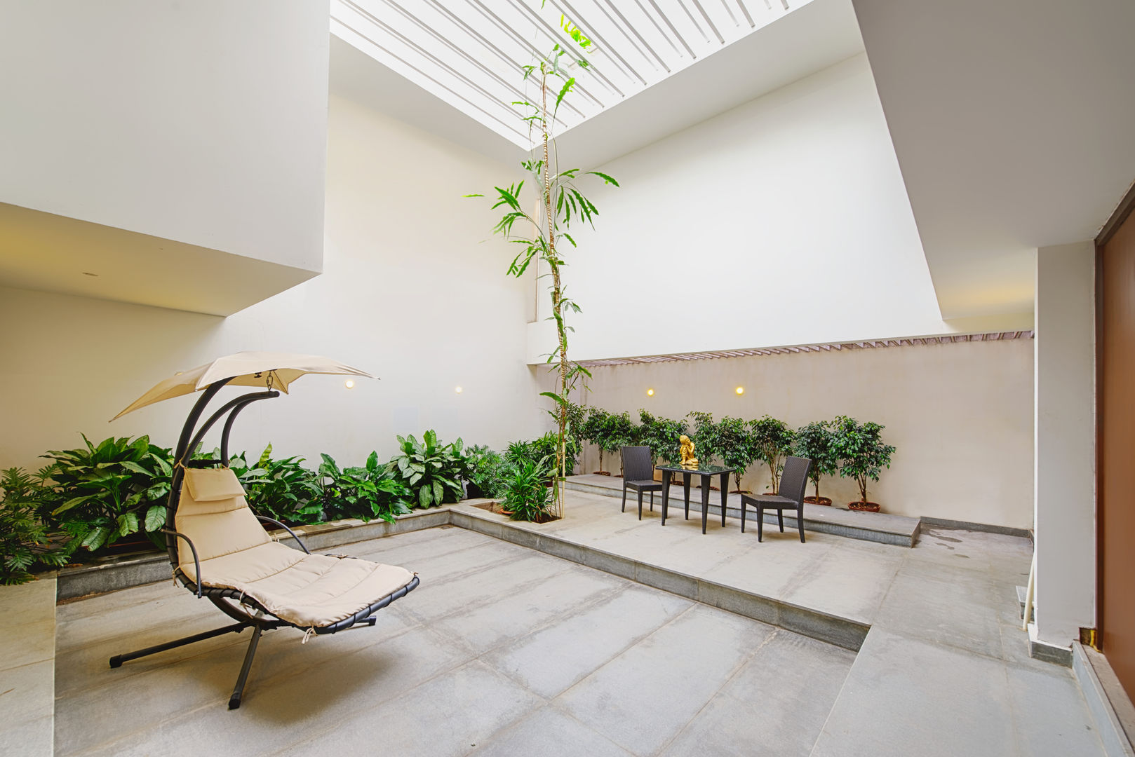 Mobius Home, Architecture Continuous Architecture Continuous Interior garden Interior landscaping