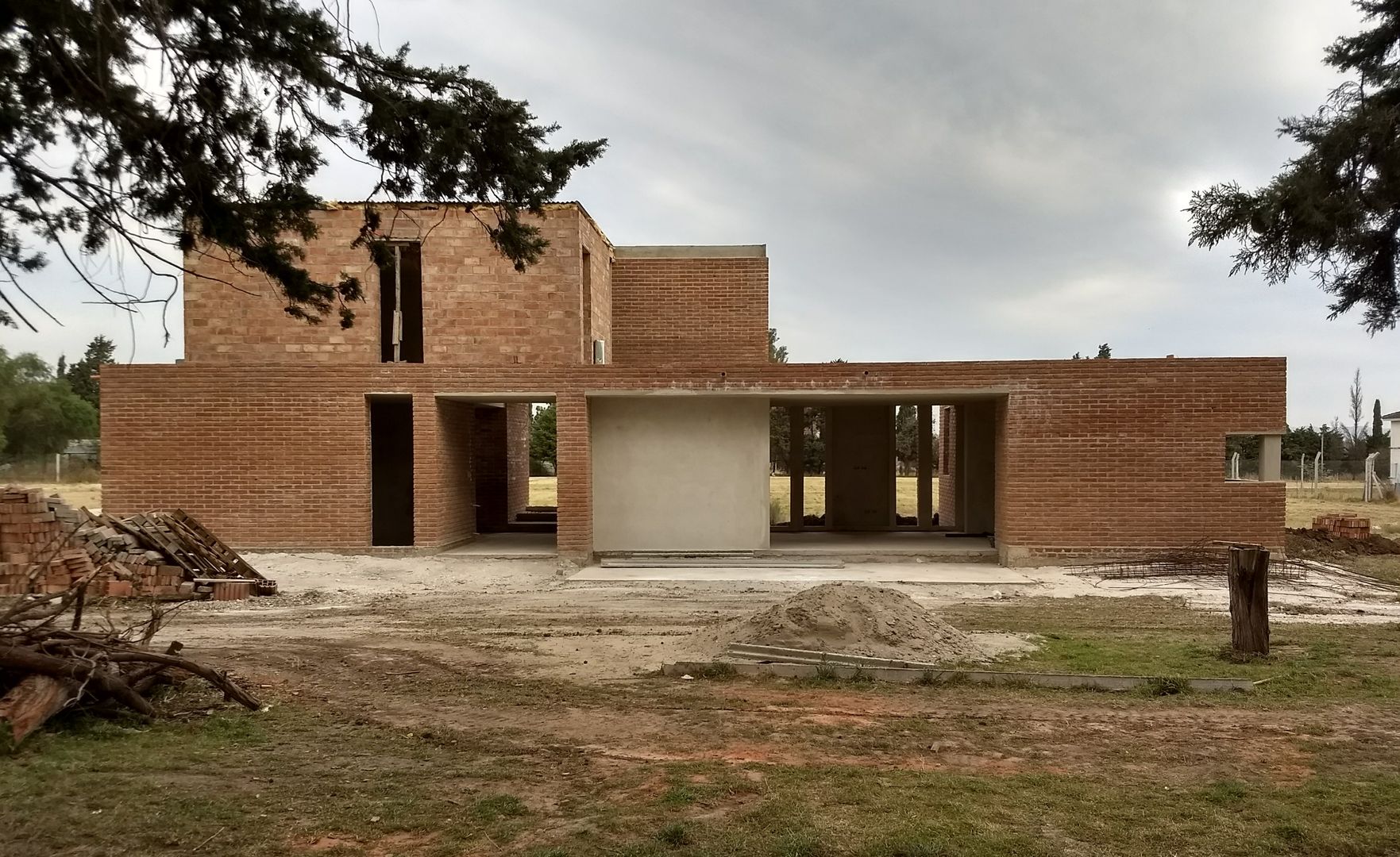 Fachada Norte - en obra 1.61arquitectos Casas unifamiliares Ladrillos