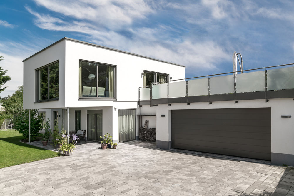 Moderne Flachdachvilla im Bauhausstil mit architektonischen Highlights, wir leben haus - Bauunternehmen in Bayern wir leben haus - Bauunternehmen in Bayern Müstakil ev