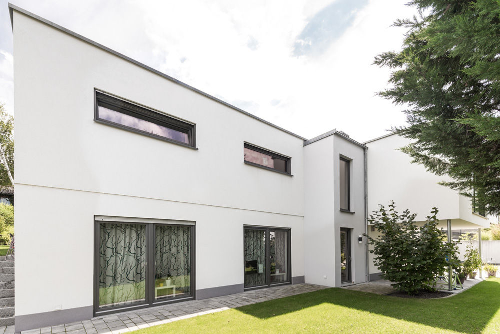 Moderne Flachdachvilla im Bauhausstil mit architektonischen Highlights wir leben haus - Bauunternehmen in Bayern Einfamilienhaus bauenamhang,bauhausstil