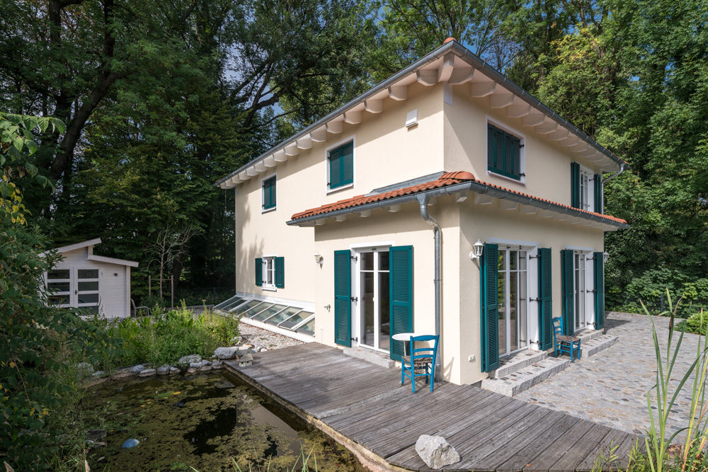 Stadtvilla im mediterranen Stil wir leben haus - Bauunternehmen in Bayern Villa mediterraner baustil,Gartenteich,villa